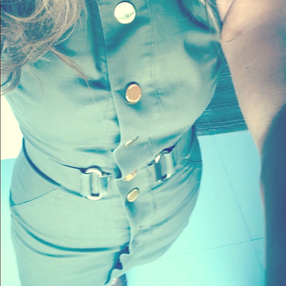 🌴 Authentic MK Sleeveless Button-down Dress!